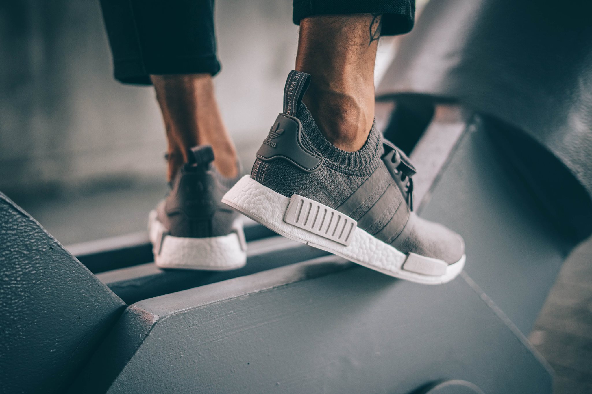 Nmd r1 outlet pk grey